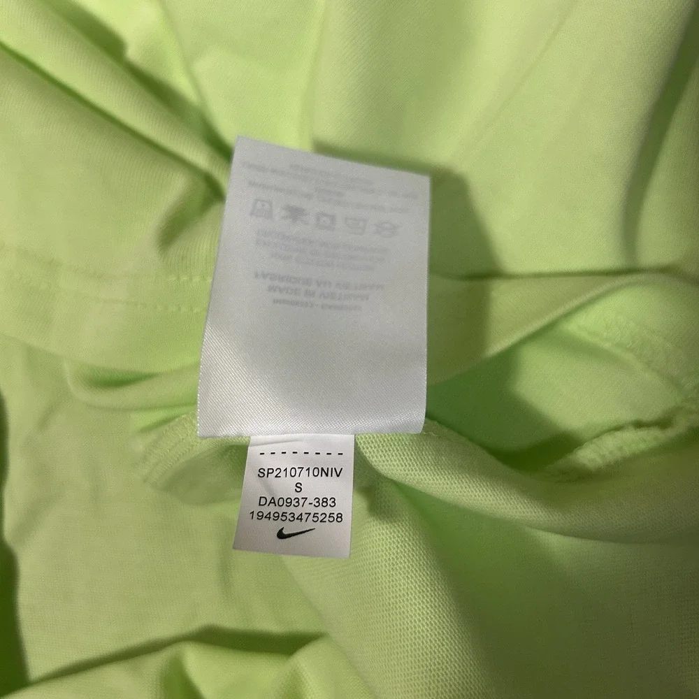 Nike Men's World Tour Liquid Lime T-Shirt DA0937-383 Men's Size Small Never Worn